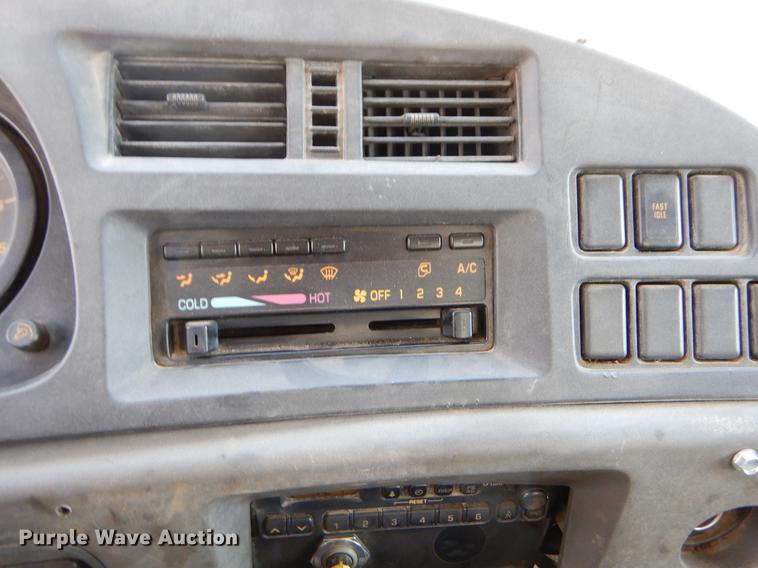 image for item EI9056 2002 GMC T7500 yard truck