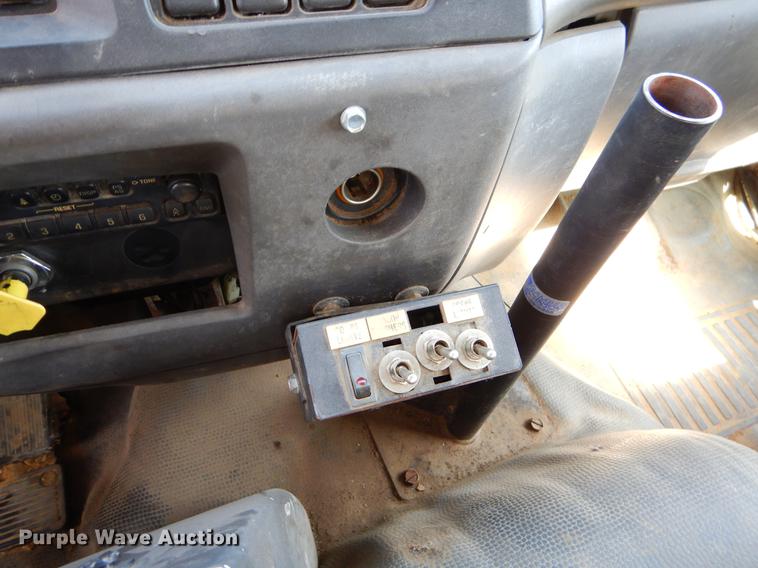 image for item EI9056 2002 GMC T7500 yard truck