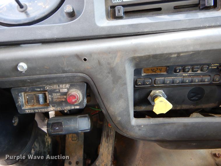 image for item EI9056 2002 GMC T7500 yard truck