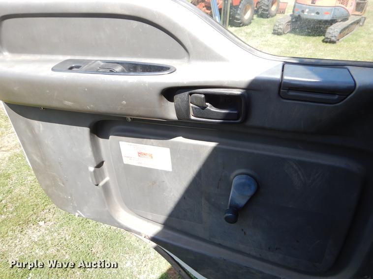 image for item EI9056 2002 GMC T7500 yard truck