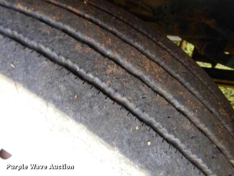 image for item EI9056 2002 GMC T7500 yard truck