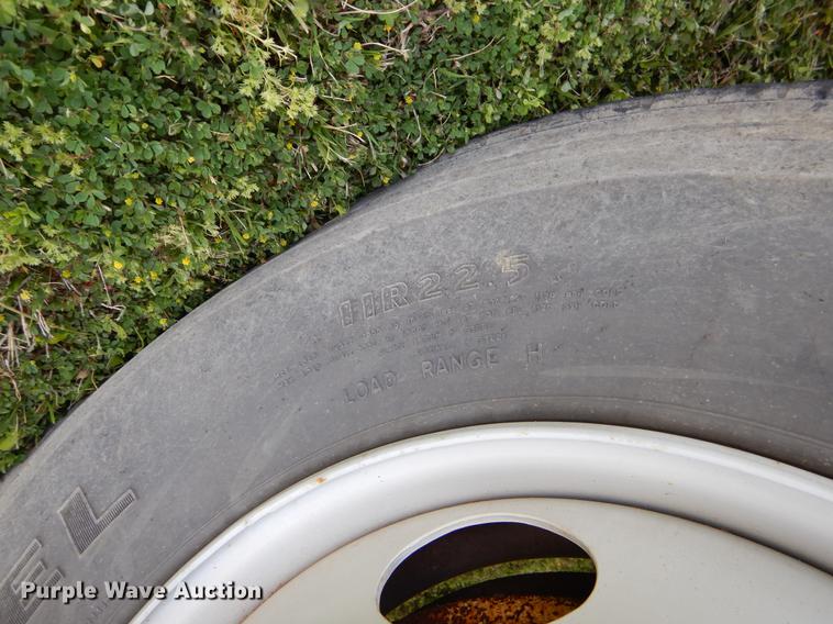 image for item EI9056 2002 GMC T7500 yard truck