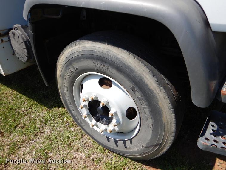 image for item EI9056 2002 GMC T7500 yard truck