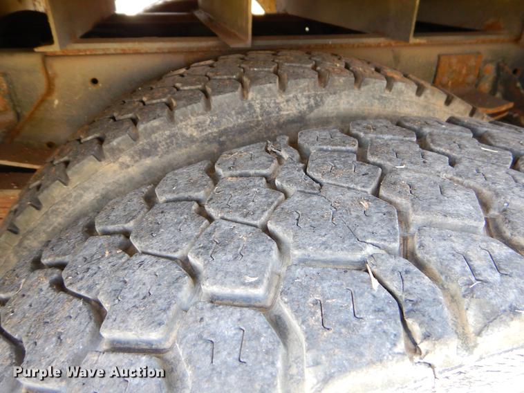 image for item EI9056 2002 GMC T7500 yard truck