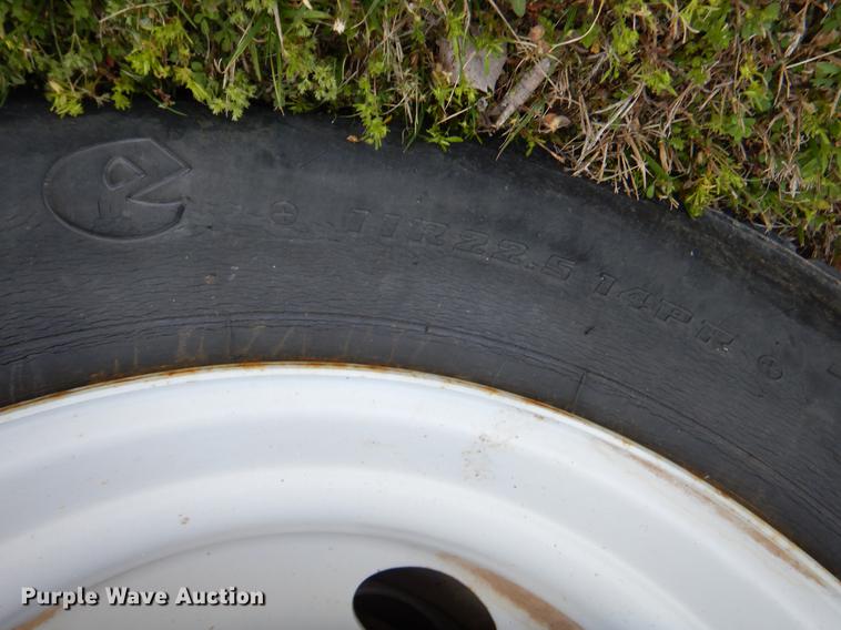 image for item EI9056 2002 GMC T7500 yard truck