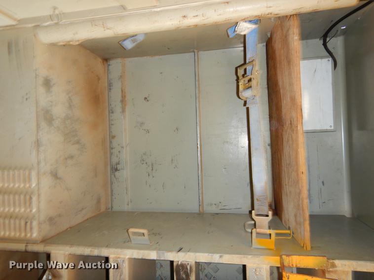 image for item EI9056 2002 GMC T7500 yard truck