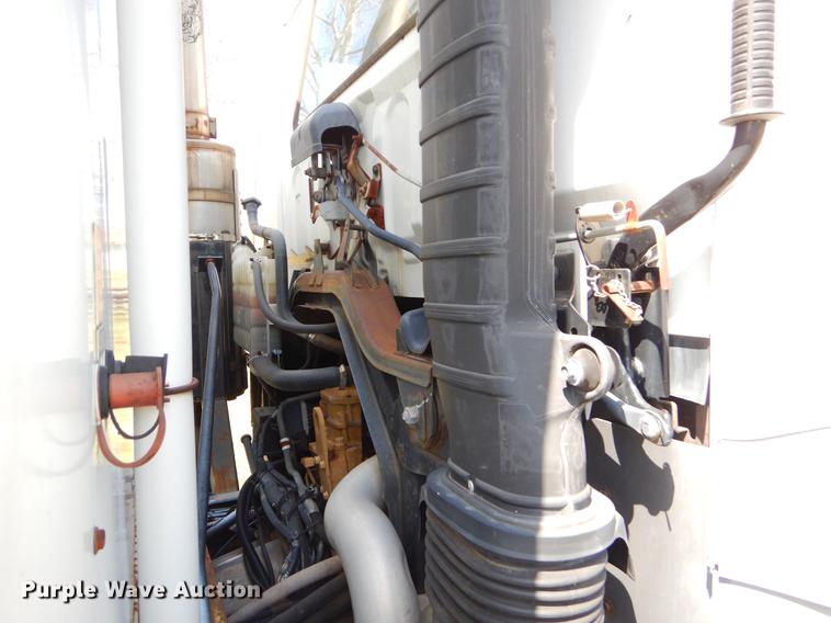 image for item EI9056 2002 GMC T7500 yard truck