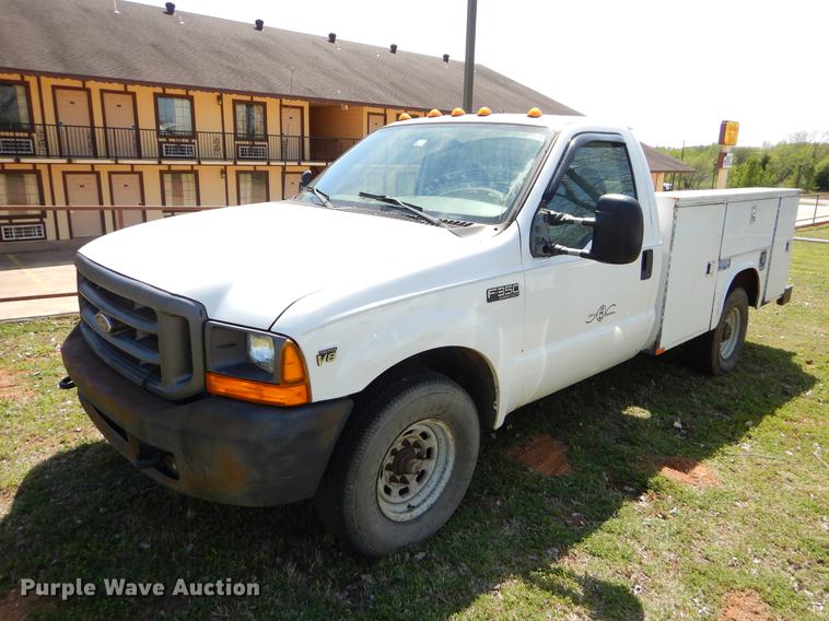 image for item EI9058 2000 Ford F350 Super Duty utility bed pickup truck