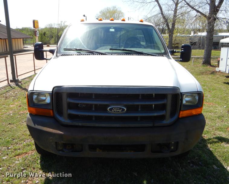 image for item EI9058 2000 Ford F350 Super Duty utility bed pickup truck