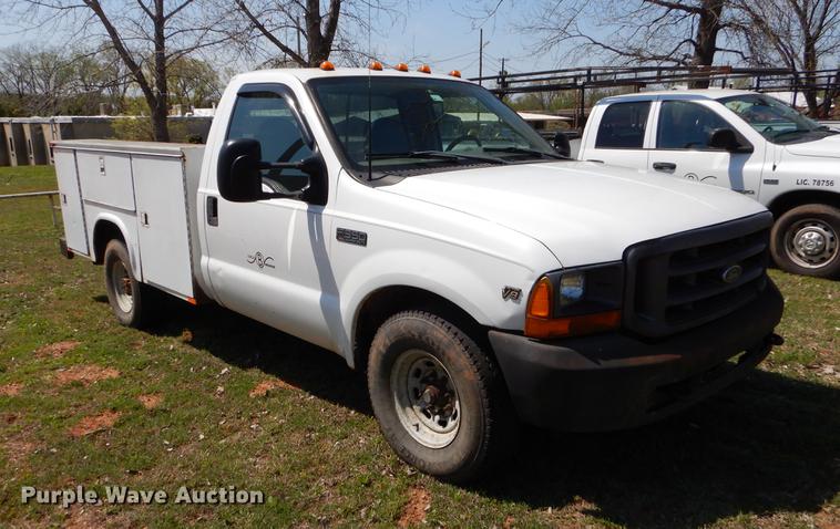 image for item EI9058 2000 Ford F350 Super Duty utility bed pickup truck