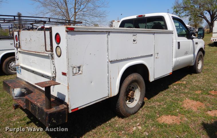 image for item EI9058 2000 Ford F350 Super Duty utility bed pickup truck