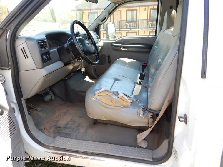 image for item EI9058 2000 Ford F350 Super Duty utility bed pickup truck