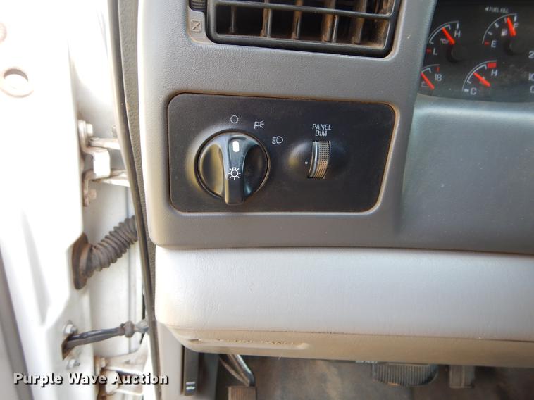 image for item EI9058 2000 Ford F350 Super Duty utility bed pickup truck