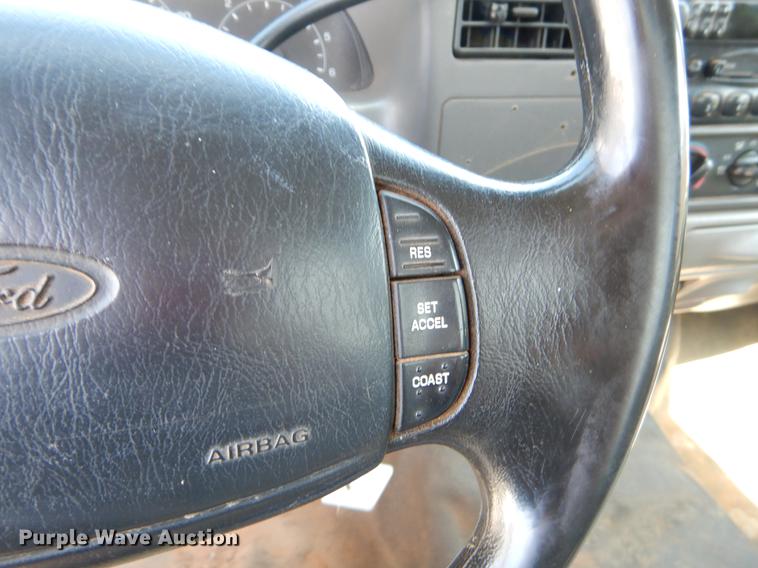 image for item EI9058 2000 Ford F350 Super Duty utility bed pickup truck