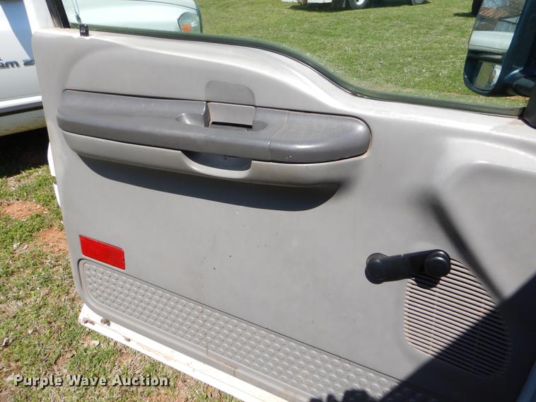 image for item EI9058 2000 Ford F350 Super Duty utility bed pickup truck