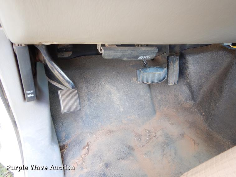 image for item EI9058 2000 Ford F350 Super Duty utility bed pickup truck