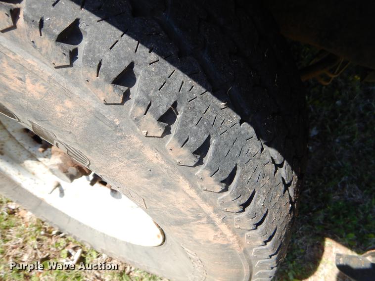 image for item EI9058 2000 Ford F350 Super Duty utility bed pickup truck