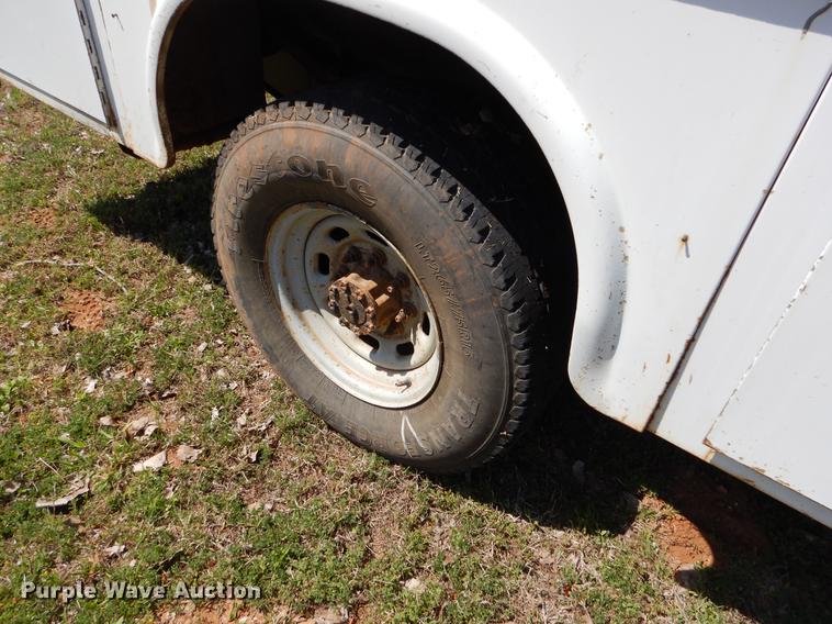 image for item EI9058 2000 Ford F350 Super Duty utility bed pickup truck