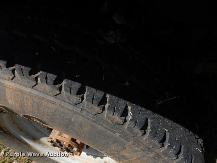 image for item EI9058 2000 Ford F350 Super Duty utility bed pickup truck