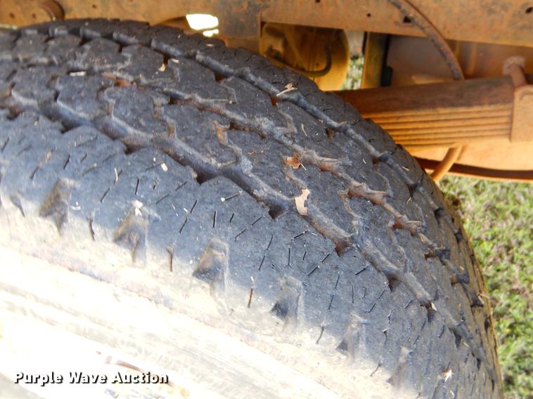 image for item EI9058 2000 Ford F350 Super Duty utility bed pickup truck