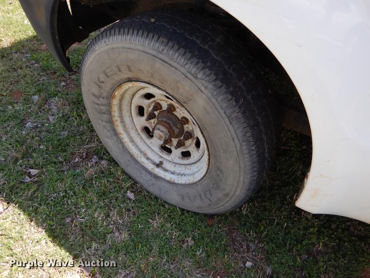 image for item EI9058 2000 Ford F350 Super Duty utility bed pickup truck