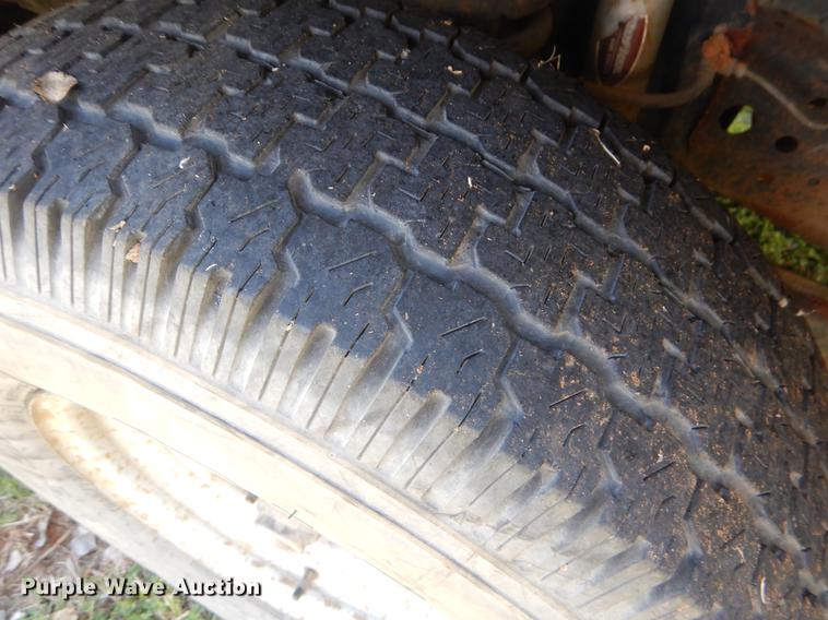 image for item EI9058 2000 Ford F350 Super Duty utility bed pickup truck