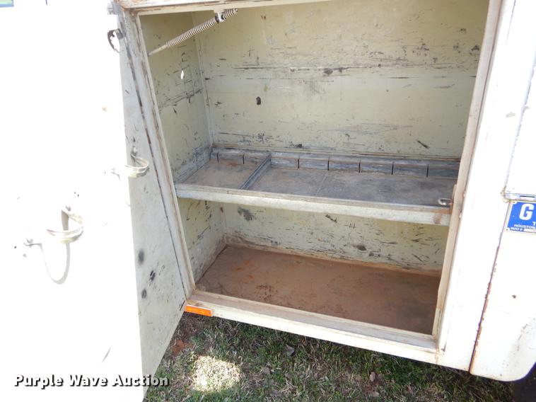 image for item EI9058 2000 Ford F350 Super Duty utility bed pickup truck