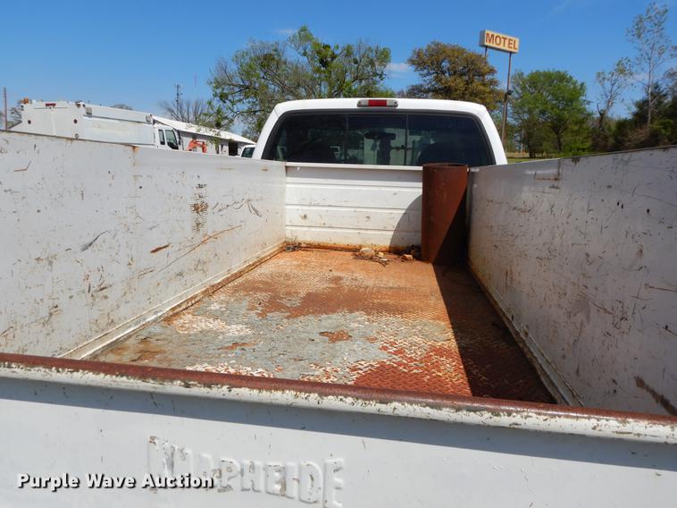 image for item EI9058 2000 Ford F350 Super Duty utility bed pickup truck