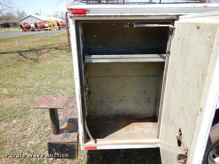 image for item EI9058 2000 Ford F350 Super Duty utility bed pickup truck