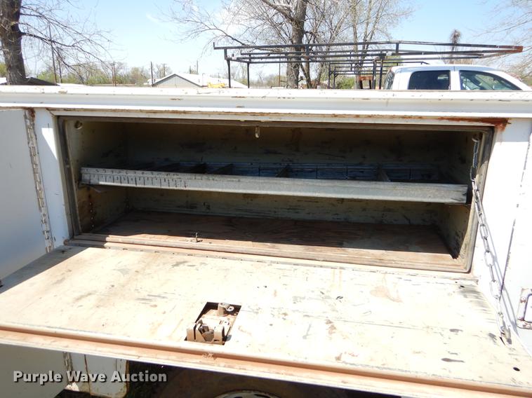 image for item EI9058 2000 Ford F350 Super Duty utility bed pickup truck