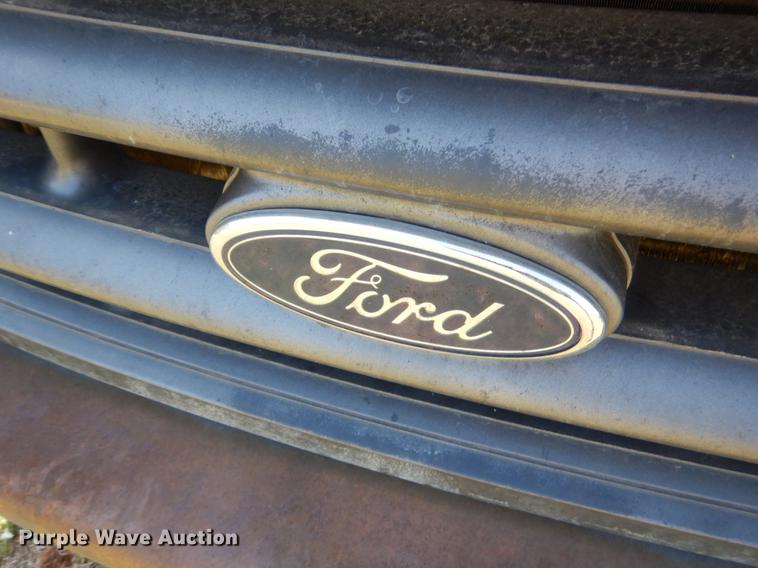 image for item EI9058 2000 Ford F350 Super Duty utility bed pickup truck