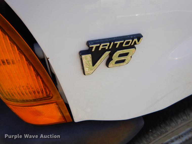 image for item EI9058 2000 Ford F350 Super Duty utility bed pickup truck