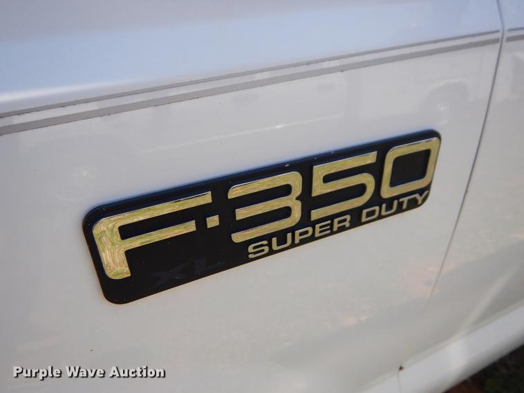 image for item EI9058 2000 Ford F350 Super Duty utility bed pickup truck