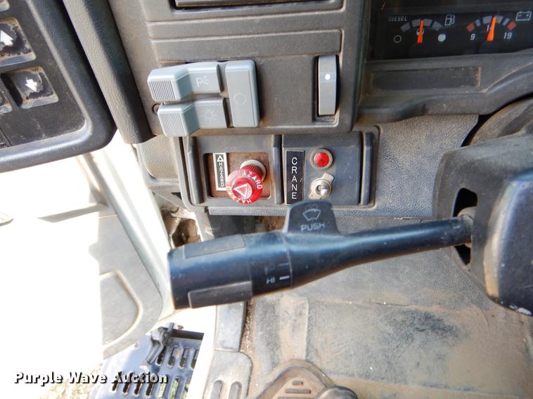 image for item EI9059 1997 GMC C6500 service truck with crane