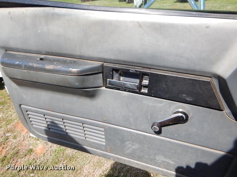 image for item EI9059 1997 GMC C6500 service truck with crane