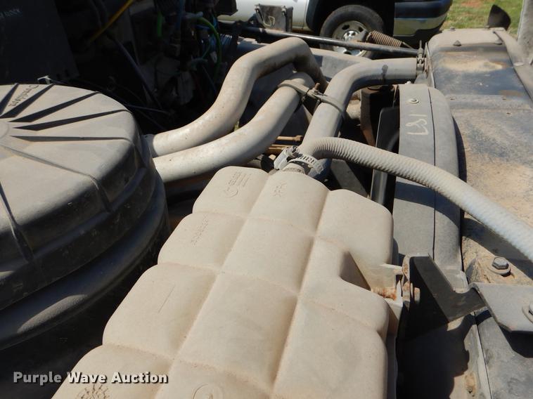 image for item EI9059 1997 GMC C6500 service truck with crane