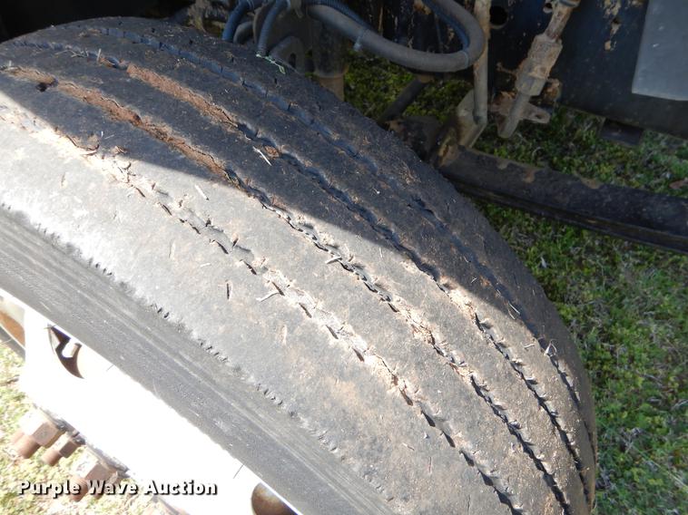 image for item EI9059 1997 GMC C6500 service truck with crane