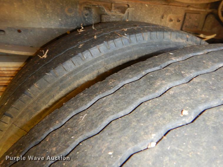 image for item EI9059 1997 GMC C6500 service truck with crane