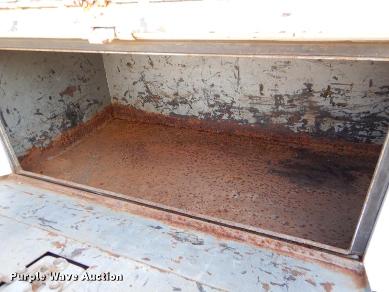 image for item EI9059 1997 GMC C6500 service truck with crane