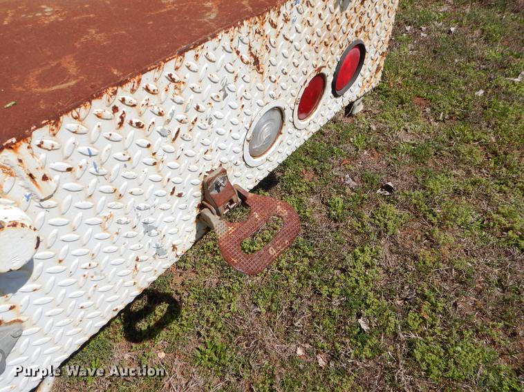 image for item EI9059 1997 GMC C6500 service truck with crane