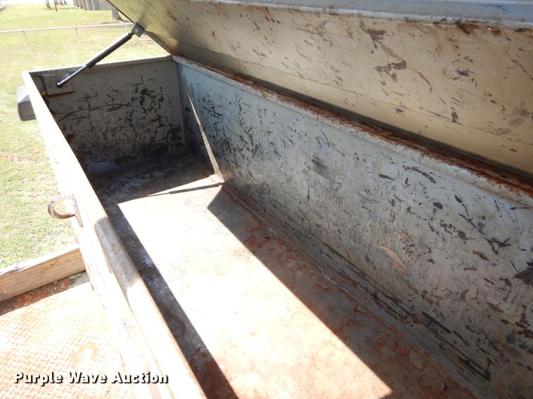 image for item EI9059 1997 GMC C6500 service truck with crane