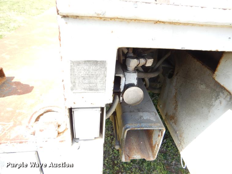 image for item EI9059 1997 GMC C6500 service truck with crane