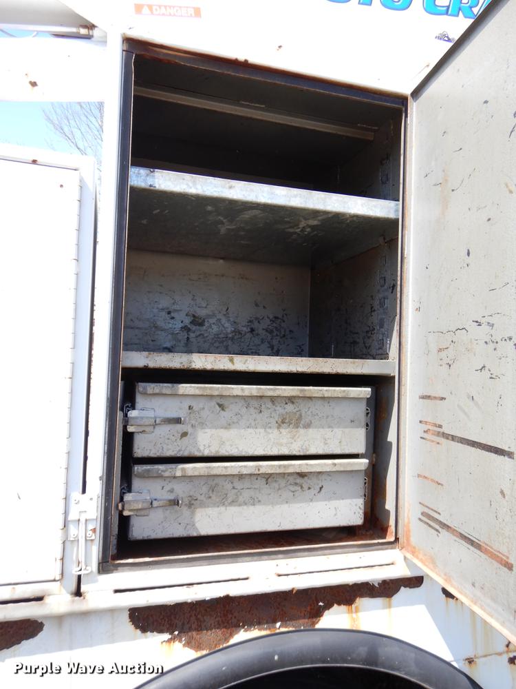 image for item EI9059 1997 GMC C6500 service truck with crane