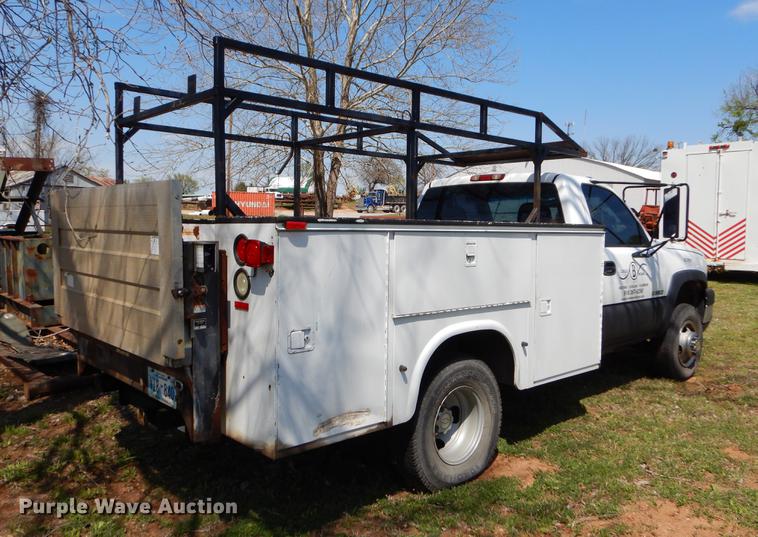 image for item EI9060 2007 Chevrolet Silverado 3500HD utility bed pickup truck
