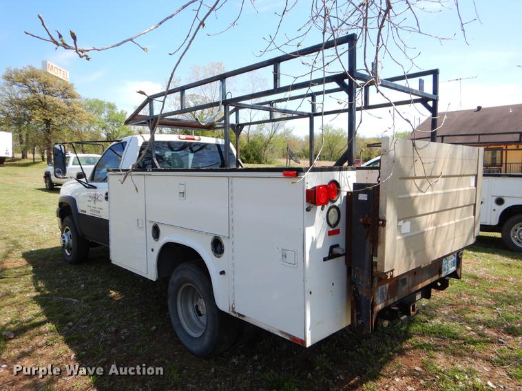 image for item EI9060 2007 Chevrolet Silverado 3500HD utility bed pickup truck