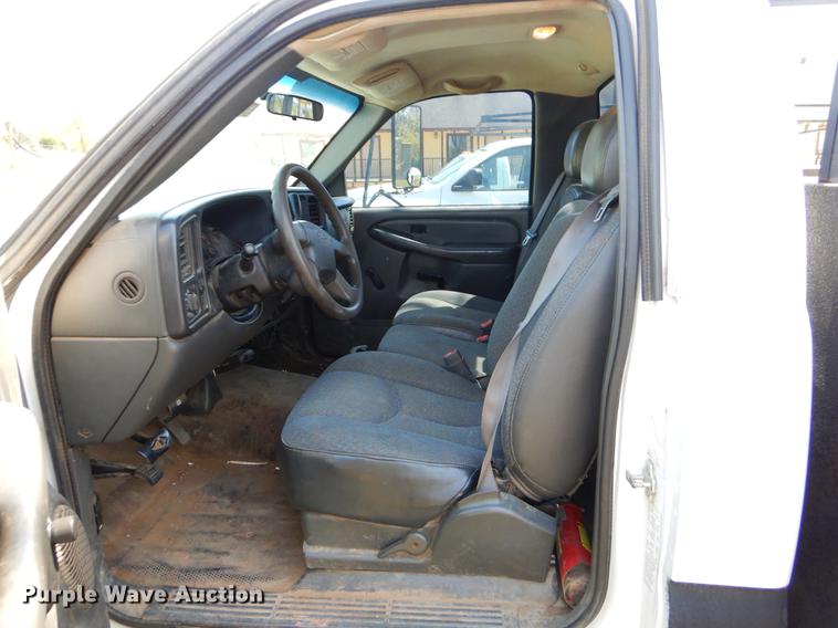 image for item EI9060 2007 Chevrolet Silverado 3500HD utility bed pickup truck