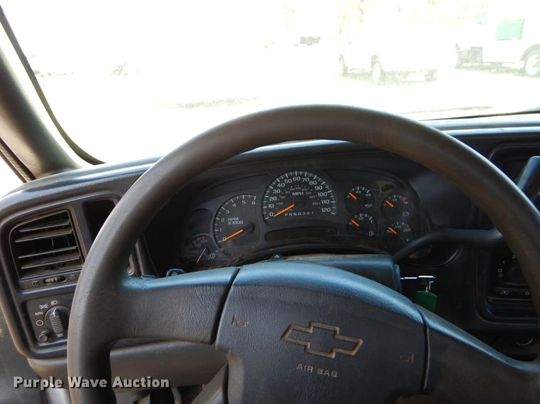 image for item EI9060 2007 Chevrolet Silverado 3500HD utility bed pickup truck