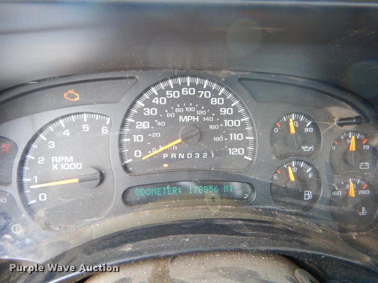 image for item EI9060 2007 Chevrolet Silverado 3500HD utility bed pickup truck