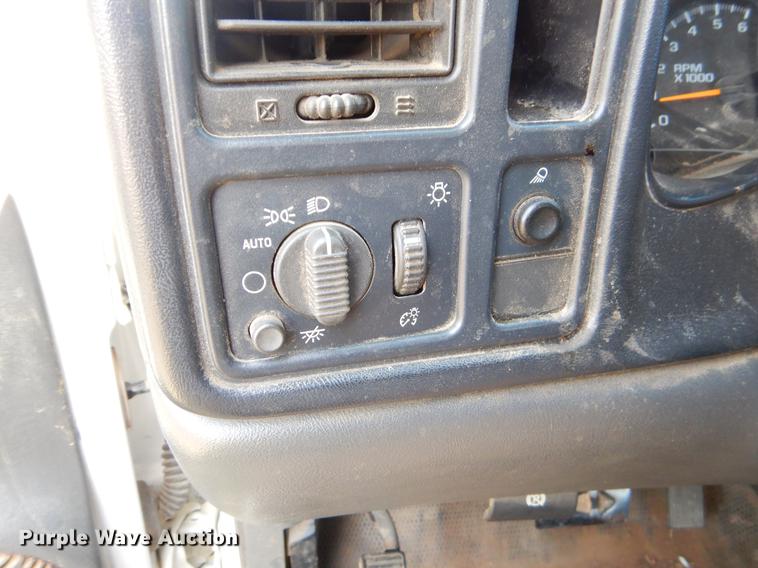 image for item EI9060 2007 Chevrolet Silverado 3500HD utility bed pickup truck