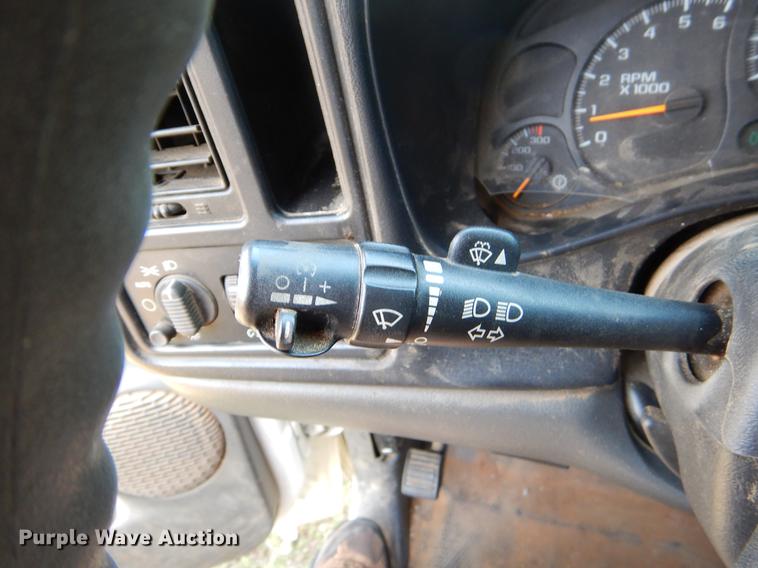 image for item EI9060 2007 Chevrolet Silverado 3500HD utility bed pickup truck